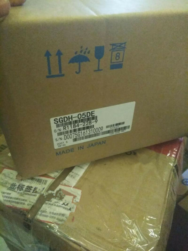 NEW ORIGINAL YASKAWA AC SERVO DRIVER SGDH-05DE SGDH05DEEXPEDITED HIPPING