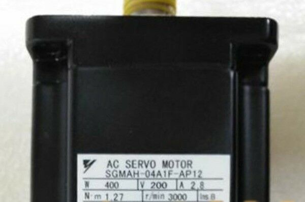 YASKAWA AC SERVO MOTOR SGMAH-04A1F-AP12 NEW EXPEDITED SHIPPIN