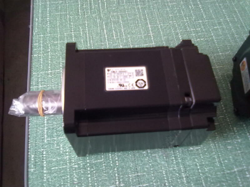 YASKAWA AC SERVO MOTOR SGMAS-02ACAB1 SGMAS02ACAB1 NEW EXPEDITED SHIPPING