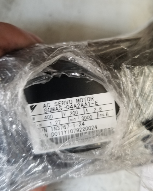 NEW ORIGINAL YASKAWA AC SERVO MOTOR SGMAS-04A2AA1-E EXPEDITED SHIPPING