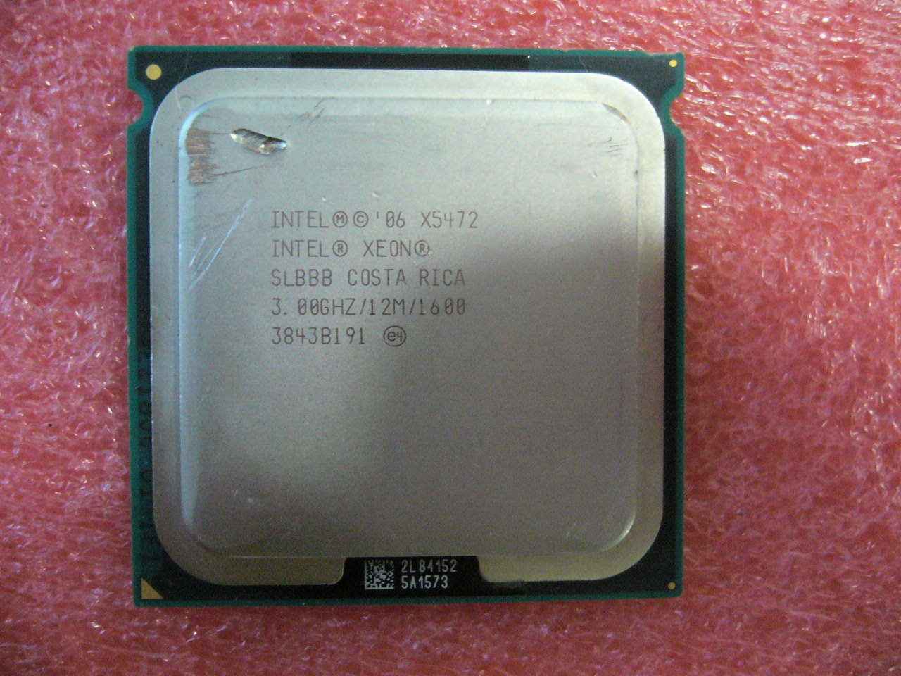 QTY 1x Intel Xeon CPU Quad Core X5472 3.0Ghz/12MB/1600Mhz LGA771 SLBBB scratches