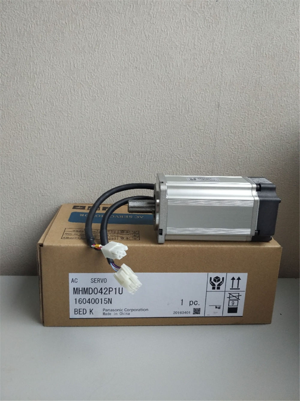 Brand New PANASONIC AC Servo motor MHMD042P1U in box