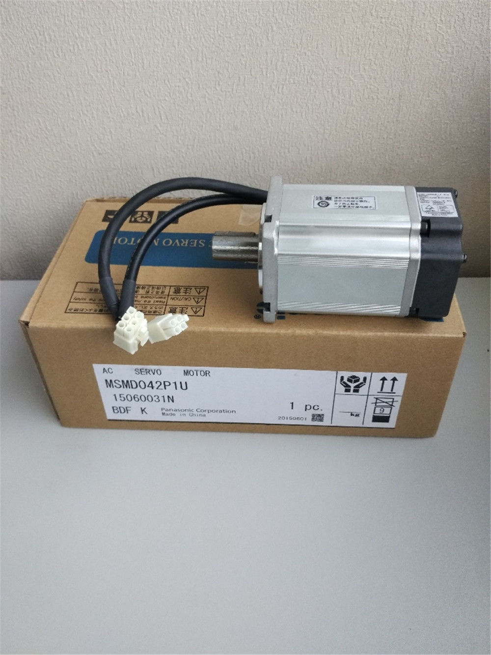 Original New PANASONIC AC Servo motor MSMD042P1U in box