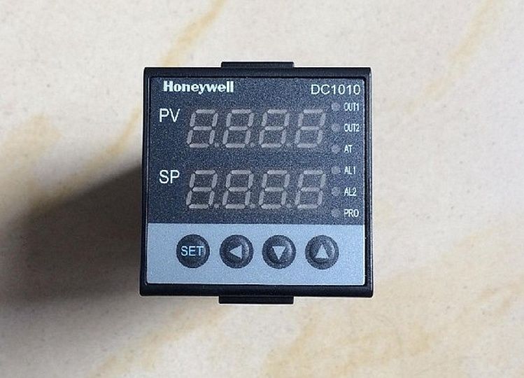 NEW&ORIGINAL TEMPERATURE CONTROLLER DC1010CT-101000E