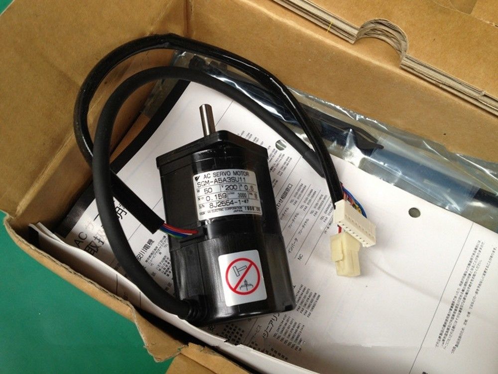 NEW&ORIGINAL YASKAWA AC SERVO MOTOR SGM-A5A3SU11 in box