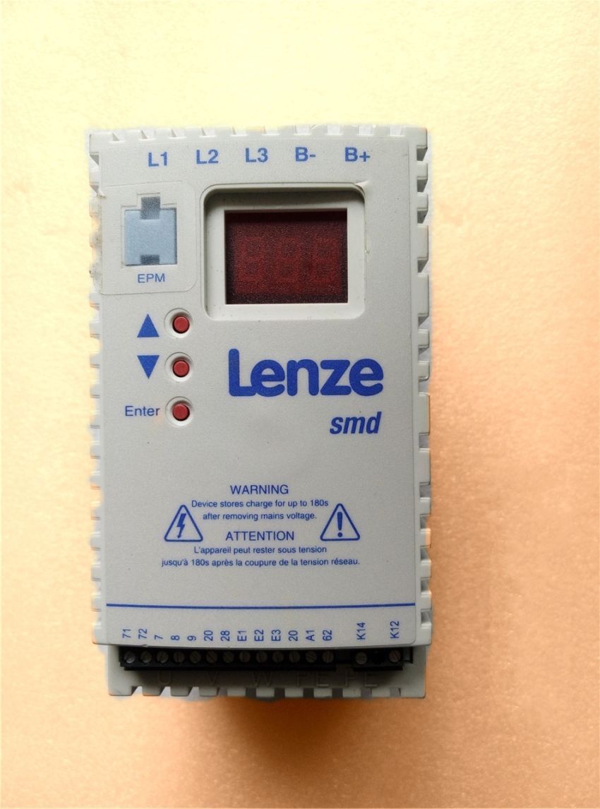 Lenze frequency converter 1.1KW 380V ESMD112L4TXA in new box